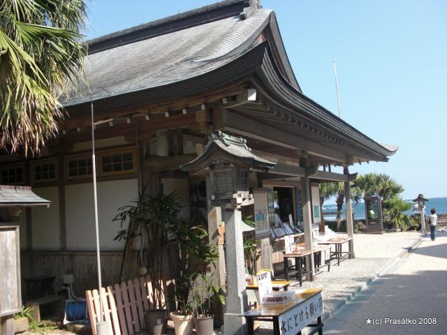 Aošima - krámek u svatyně